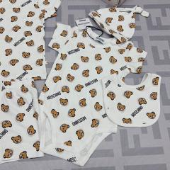 Moschino sz59 66 73 80 90 02
